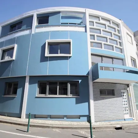 Blue Salinas 阿威罗