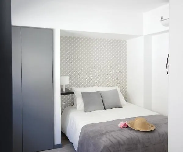 Blue Salinas 阿威罗