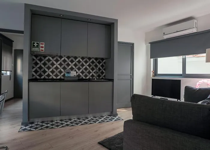 Blue Salinas 阿威罗